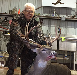 Roy - 200 lb 8 pt 17 in spread